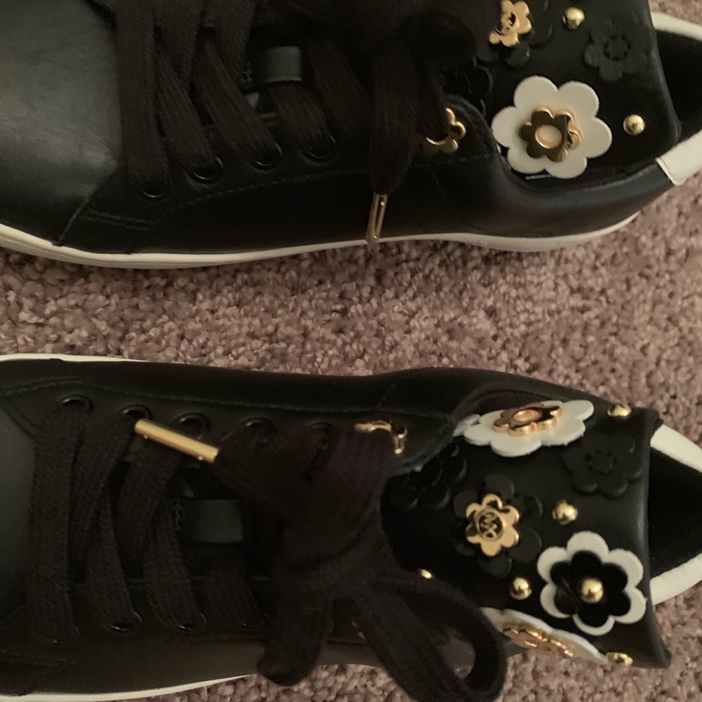 Sneakers - Picture 3 of 5